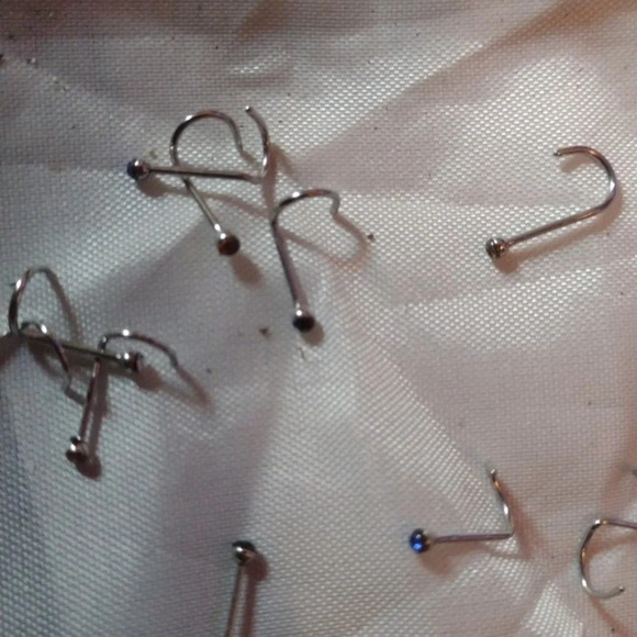 Nose  studs with jewels - Picture 2 of 2